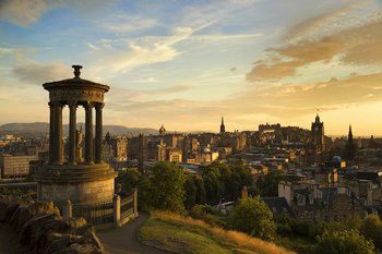 Edinburg in Schottland ist immer einen Abstecher auf einer England Reise wert