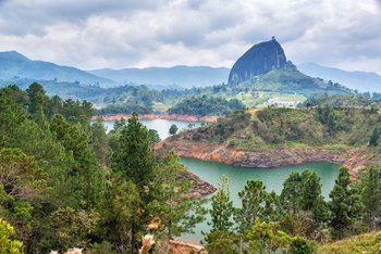 Felsen El Peñón de Guatapé in Medellín / Kolumbien