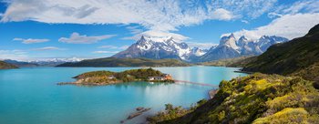 See im Nationalpark Torres del Paine / patagonien während einer Rundreise durch Lateinamerika
