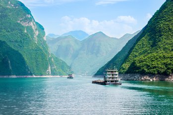 Flusskreuzfahrt in China - Schiffe auf dem Yangtze-Fluss