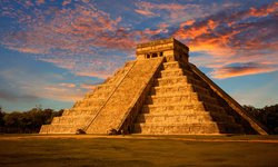 Maya Pyramide in Chichen Itza / Mexiko