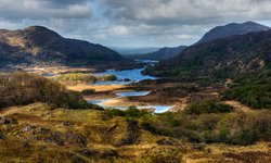 Irland Rundreise entlang des Ring of Kerry mit seinen traumhaften Seen und Berge
