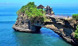 Meerestempel Pura Tanah Lot an der Küste Balis