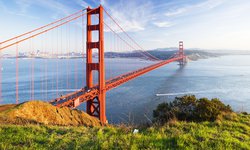 Auf Rundreise durch die Vereinigten Staaten: Weltberühmte Golden Gate Brige in San Francisco / Kalifornien