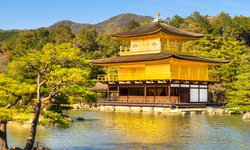 Kinkaku Ji: Buddhistischer Tempel in Kyoto während einer Japan Rundreise besucht